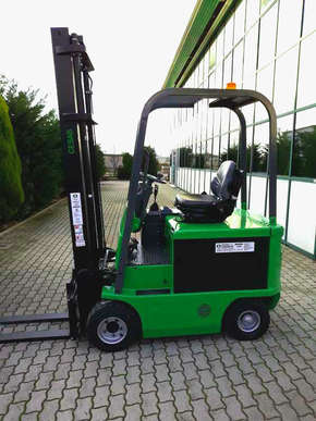 Carrello Elevatore Elettrico CESAB CENTAURO 200 Carrello Elevatore Elettrico CESAB CENTAURO 200