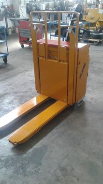 Transpallet Elettrico Icem tipo 16 Transpallet Elettrico Icem tipo 16